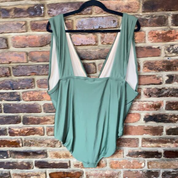 New NWT J. Crew Green Plunge V-Neck One-Piece Swim Bathing Suit Women's Size 24 - Picture 7 of 8